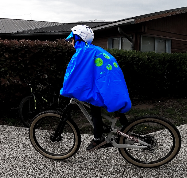 Poncho vélo enfant : Pour rouler même sous la pluie !